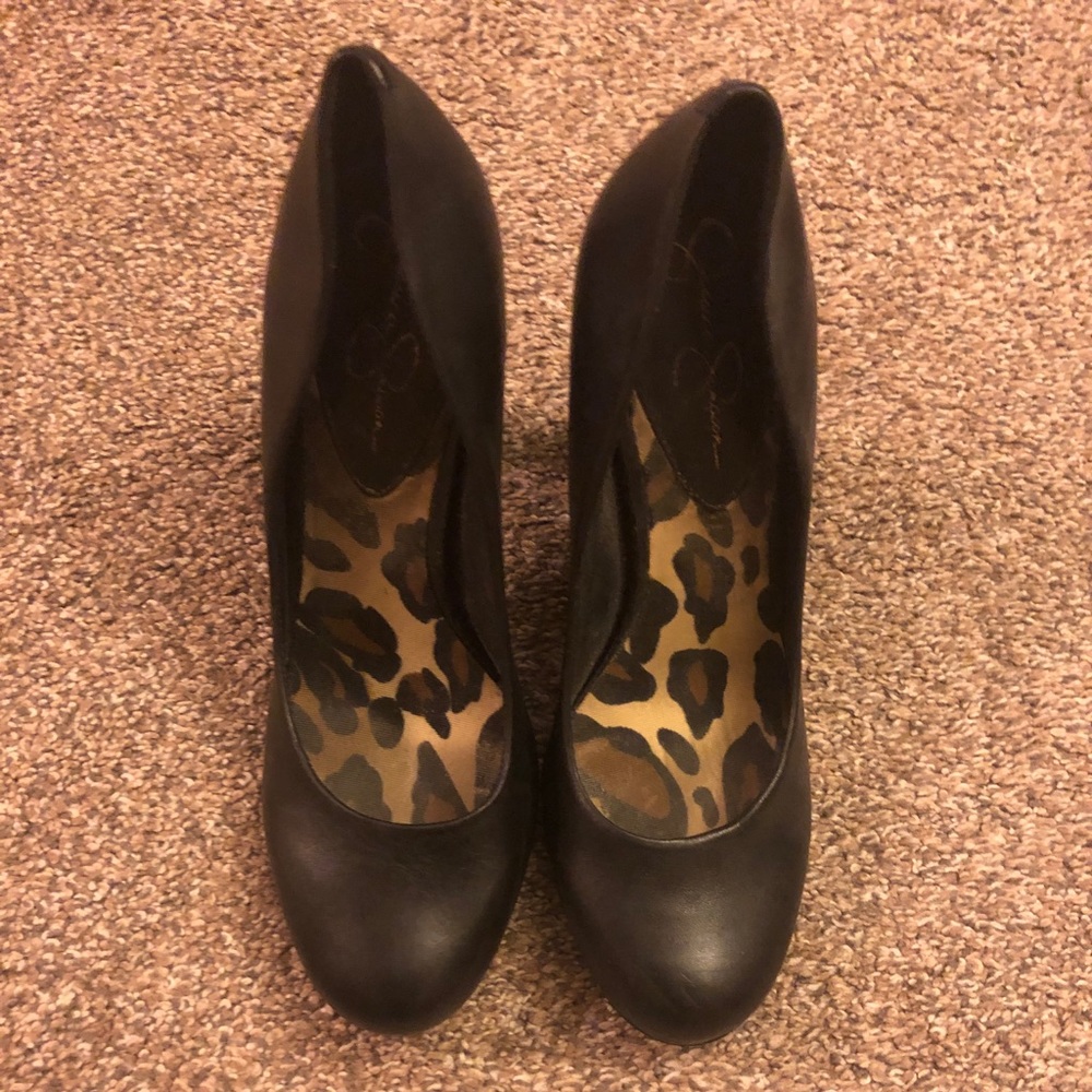 Jessica Simpson Black Round Toe Heels